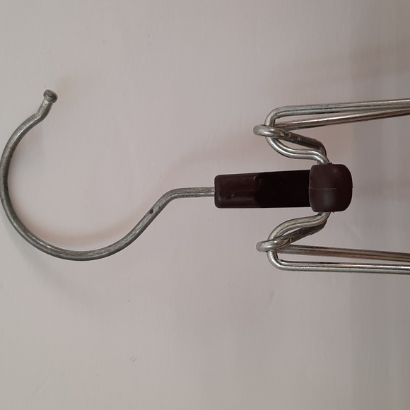 Honey-can-do clothes hangers with clamp 360 swivel hook. - Picture 4 of 6